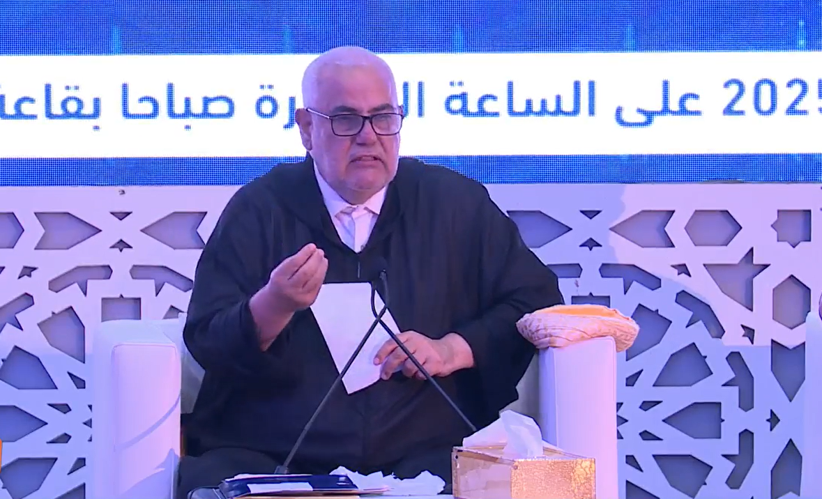 بنكيران يرفض تحويل اسم الملك لعلامة “قف” ويهاجم داعمي التطبيع