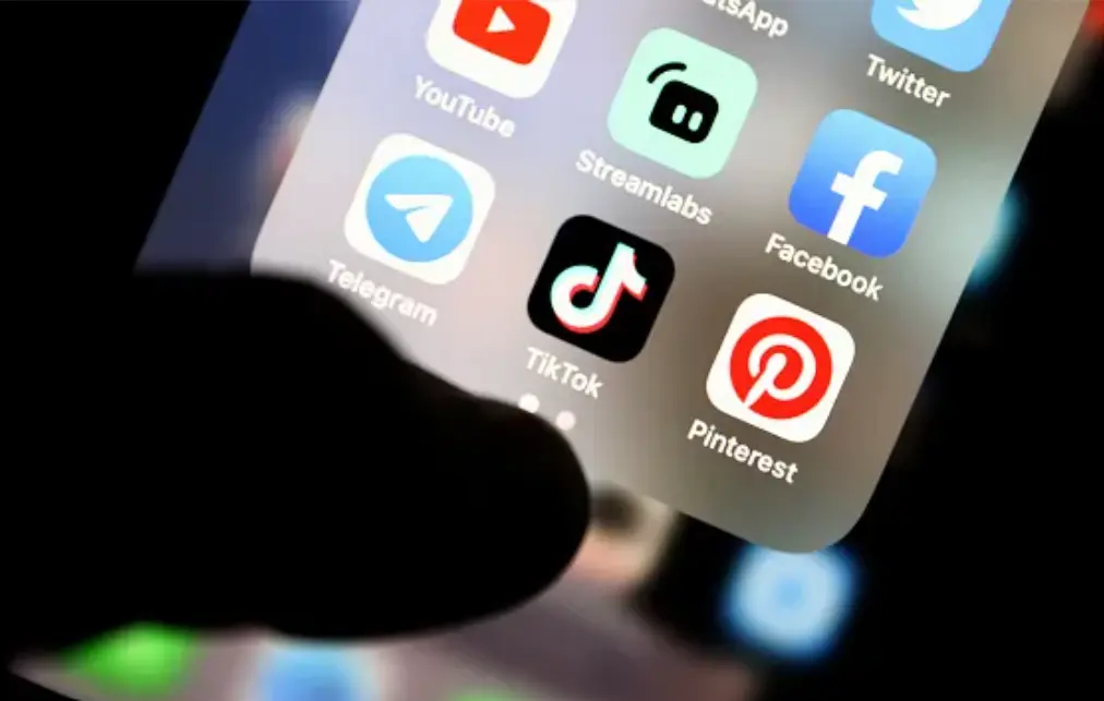 برلمانية تُحذر من تنامي التسول الرقمي وتدعو لتدخل حكومي عاجل