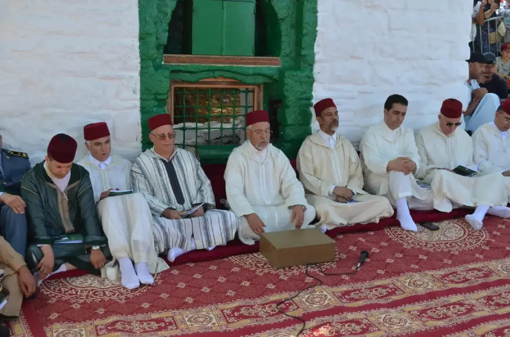 تسليم هبة ملكية لمرضى ومعوزين بمناسبة موسم بن مشيش