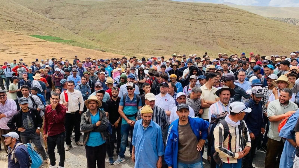 مسيرة ساكنة آيت بوكماز تتوج بتعهد عامل أزيلال بالاستجابة للمطالب