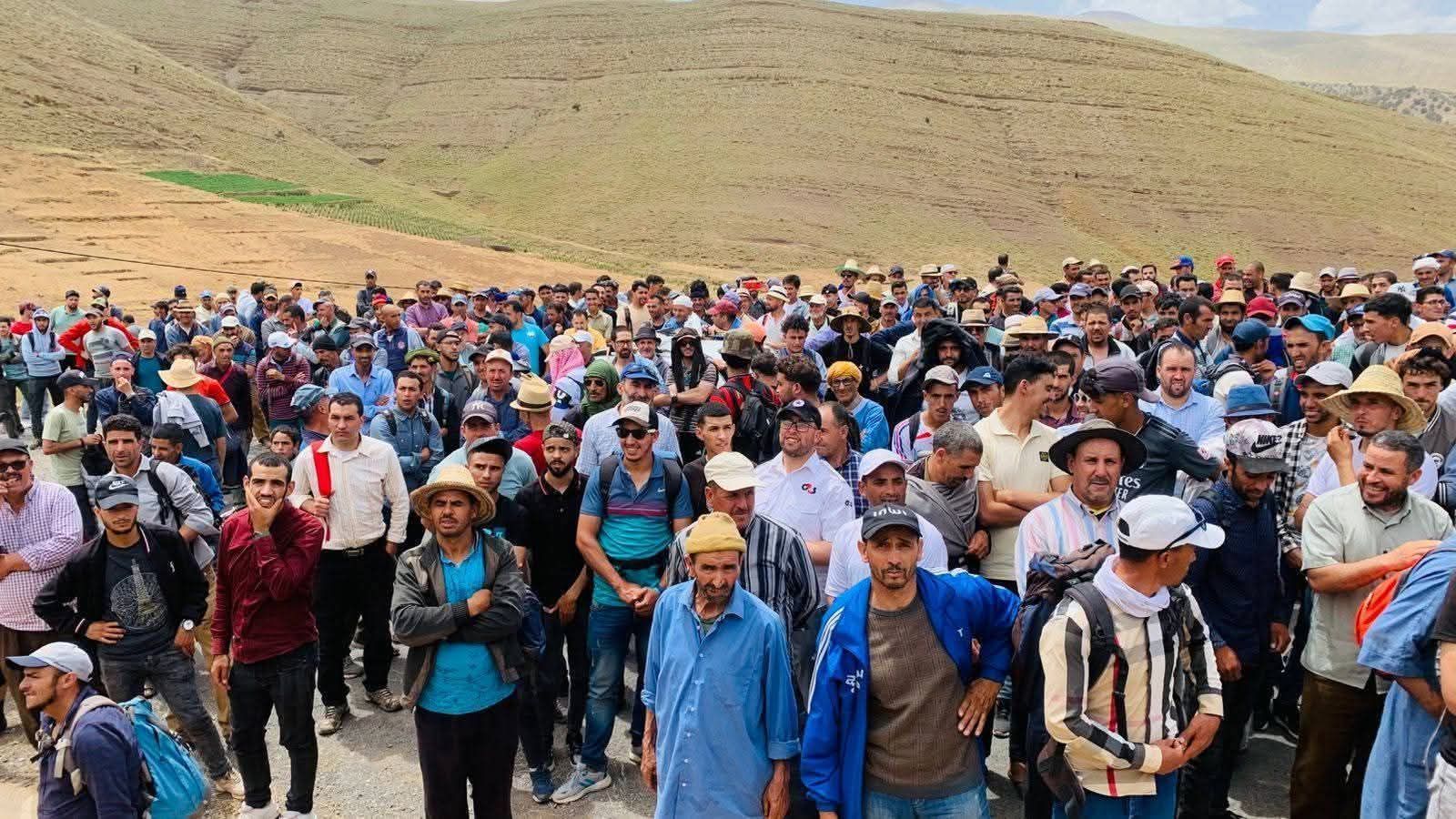 مسيرة ساكنة آيت بوكماز تتوج بتعهد عامل أزيلال بالاستجابة للمطالب