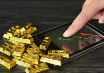 الذهب يرتفع مع تراجع النفط