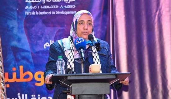 نساء “البيجيدي” يدافعن عن بنكيران ويتهمن النسويات بـ”خدمة أجندات سياسية”