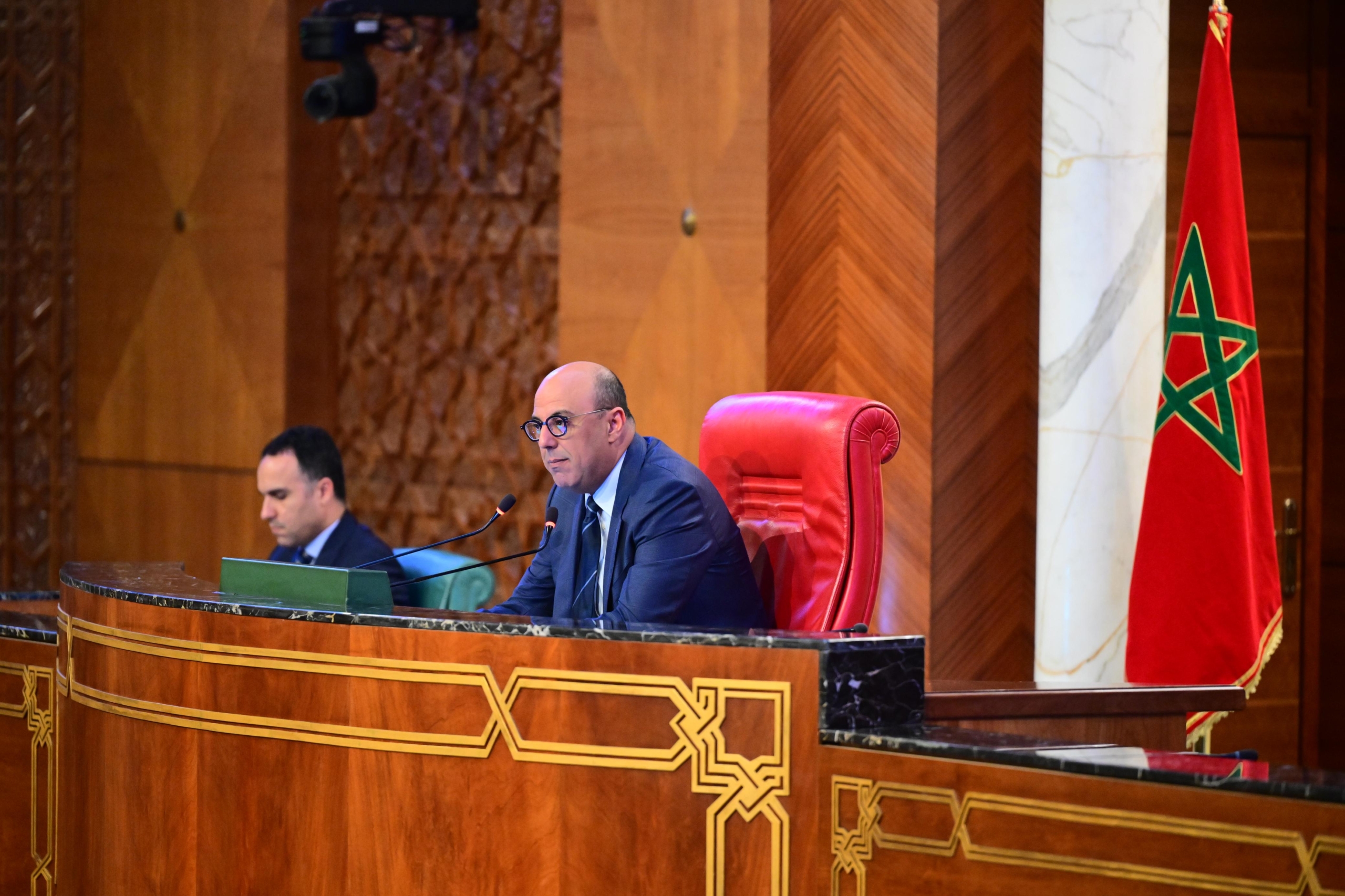 المستشارين يصادق على 13 مشروع قانون و24 جلسة عامة في 54 ساعة