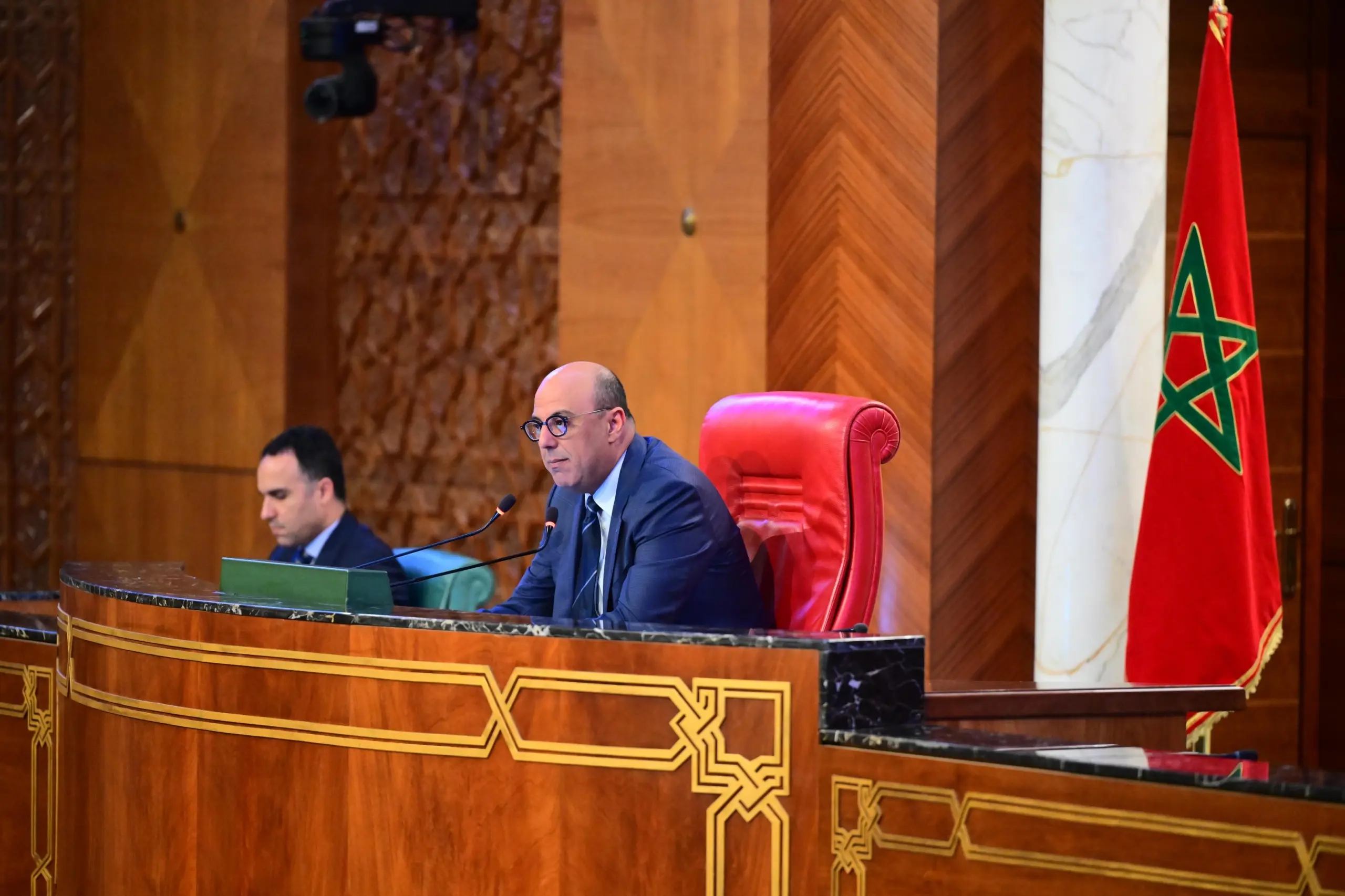 المستشارين يصادق على 13 مشروع قانون و24 جلسة عامة في 54 ساعة