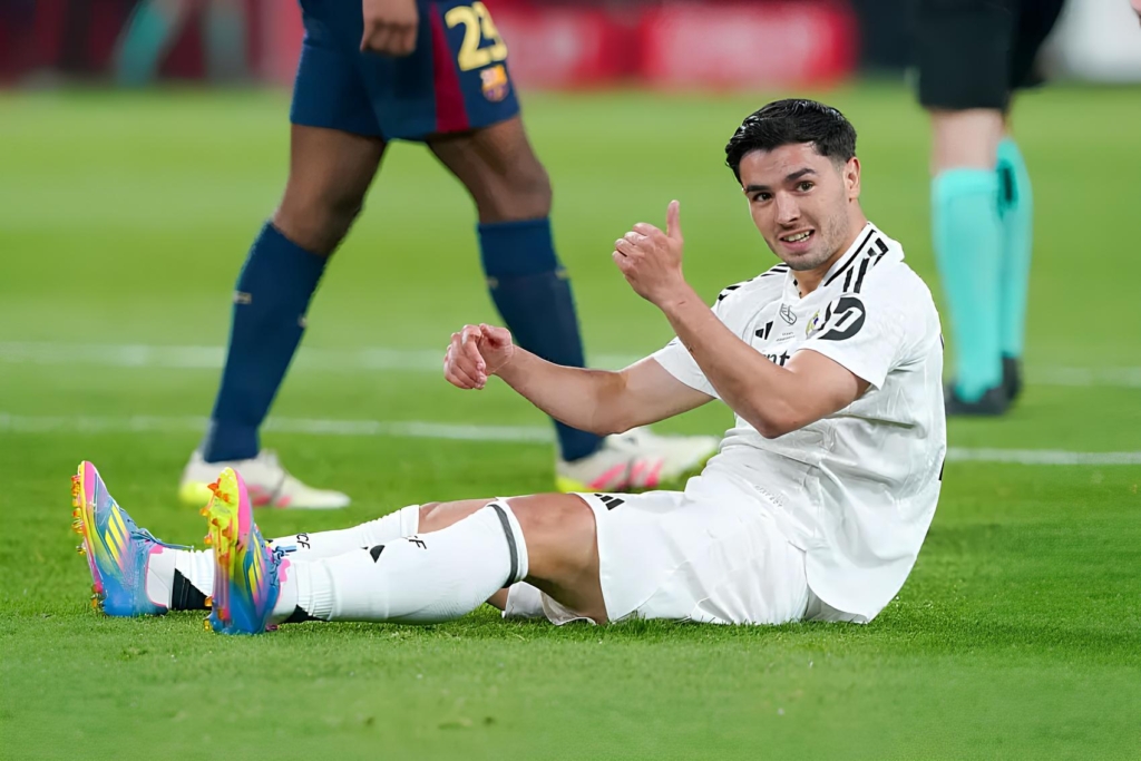 ألونسو يقطع الطريق على ميلان ويتعهد بمنح دياز دورا أكبر بالريال