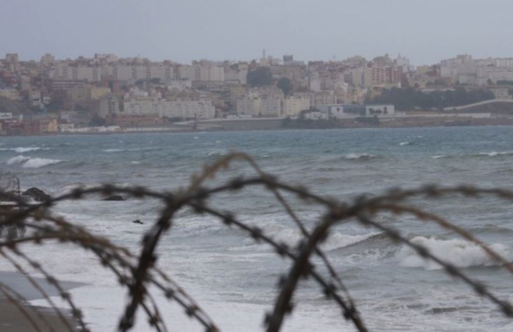 المغرب يستنفر البحريات بسواحل الفنيدق لكبح المهاجرين