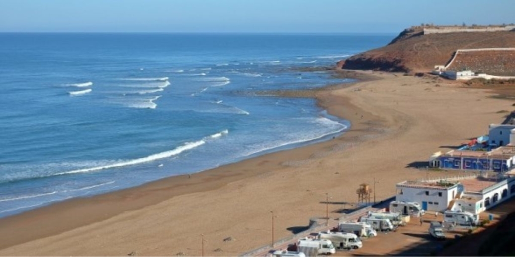 المغرب يوسّع المراقبة البيئية للشواطئ وبنعلي تكشف استراتيجية حمايتها من التلوث