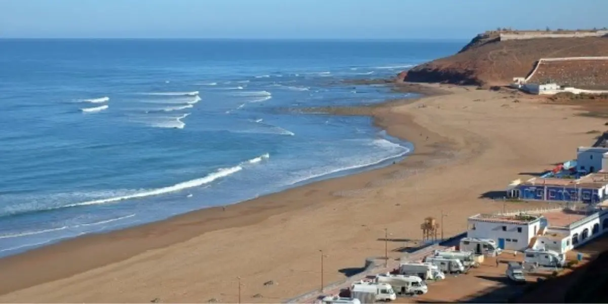 المغرب يوسّع المراقبة البيئية للشواطئ وبنعلي تكشف استراتيجية حمايتها من التلوث