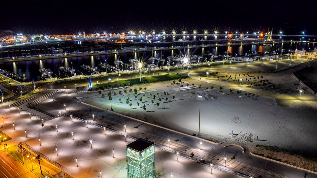 الحكومة تراهن على البنى التحتية لدفع عجلة الإقلاع التنموي