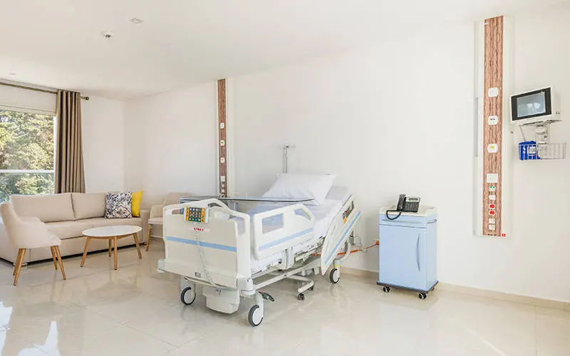 تُؤخِّر إعلان الوفيات لرفع الفواتير.. اختلالات المصحات الخاصة تستعجل التقنين