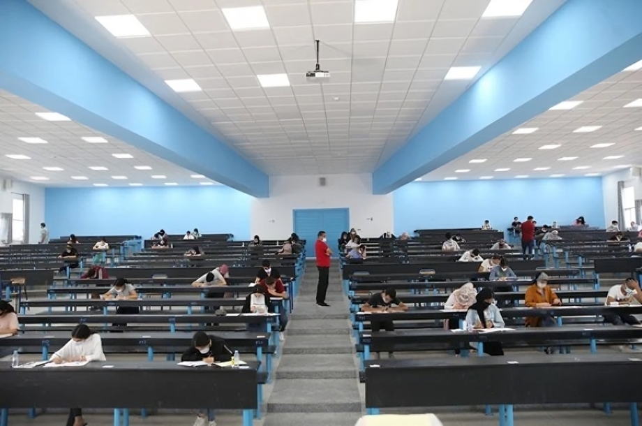 أخطاء تقنية وأحكام قضائية.. الجدل يُلاحِق مباراة مدارس المهندسين