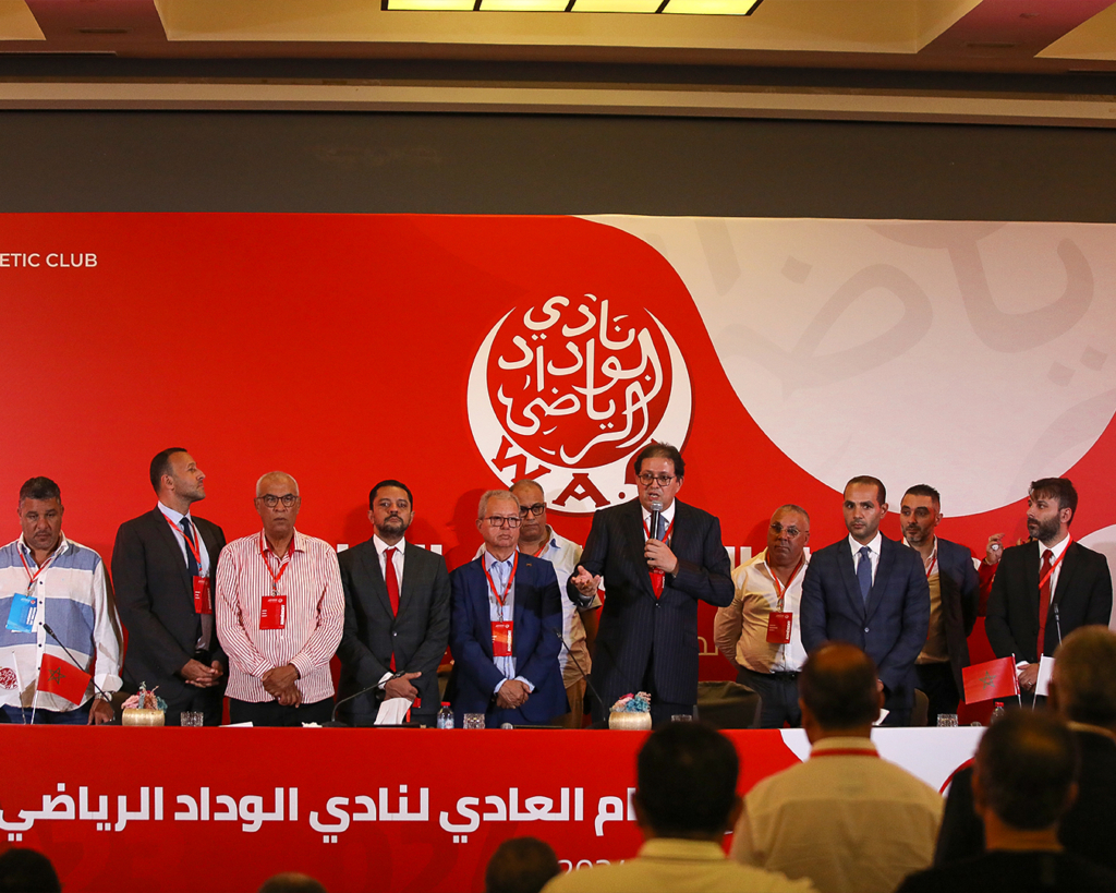انقسام ودادي بين إشادة بالاستقرار الإداري ومطالب العودة لمنصات التتويج
