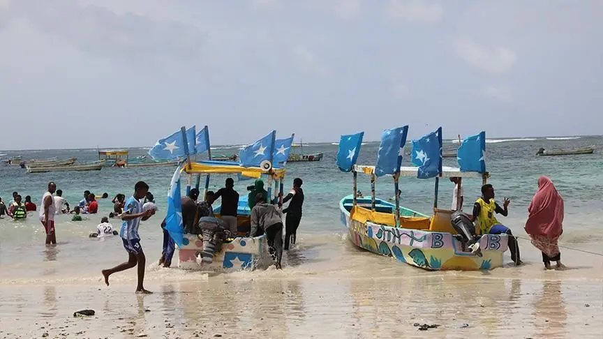 شاطئ ليدو وسوق السمك.. حكاية الصوماليين مع البحر