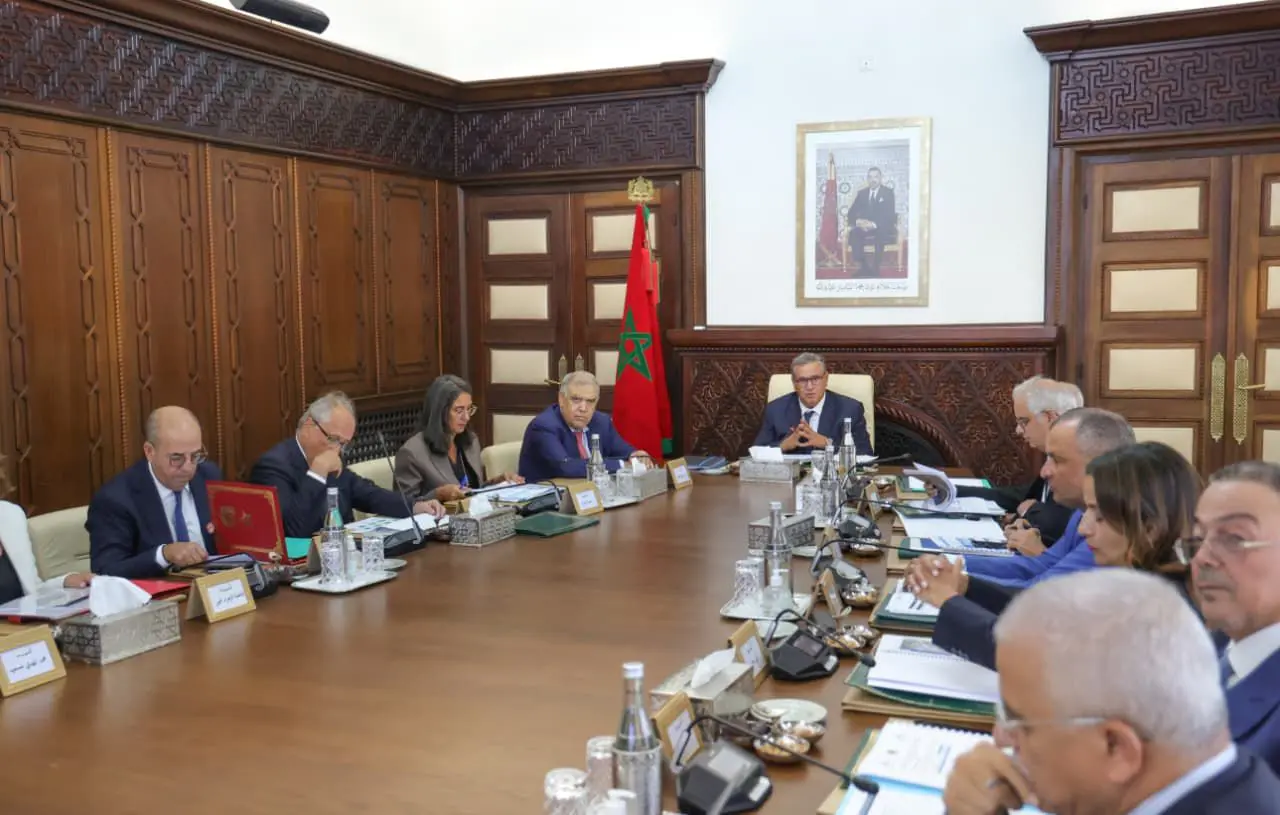 أخنوش يرصد حصيلة إعادة الإعمار: 306 مدارس و103 مراكز صحية جاهزة