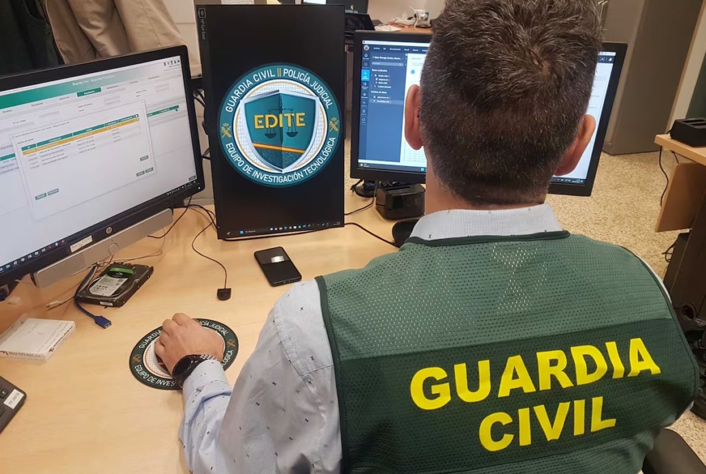 إسبانيا تطيح بموظف متورط في “بيع” الإقامة لـ400 مهاجر مغربي