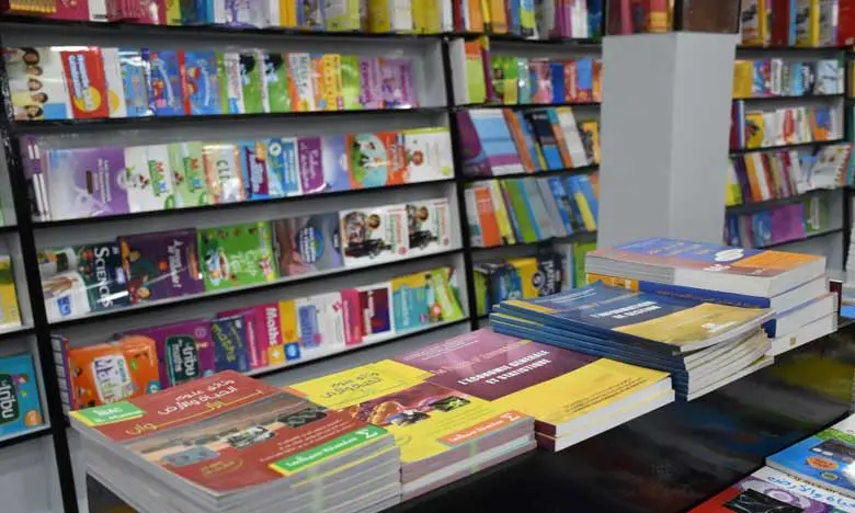 كتبيو المغرب يفضحون تلاعبا في توزيع كتب مدرسة الريادة ويطالبون بتدخل عاجل