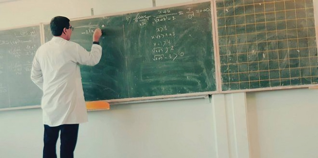 مذكرة الهندام المهني “اللائق” داخل المؤسسات التعليمية تغضب الأساتذة