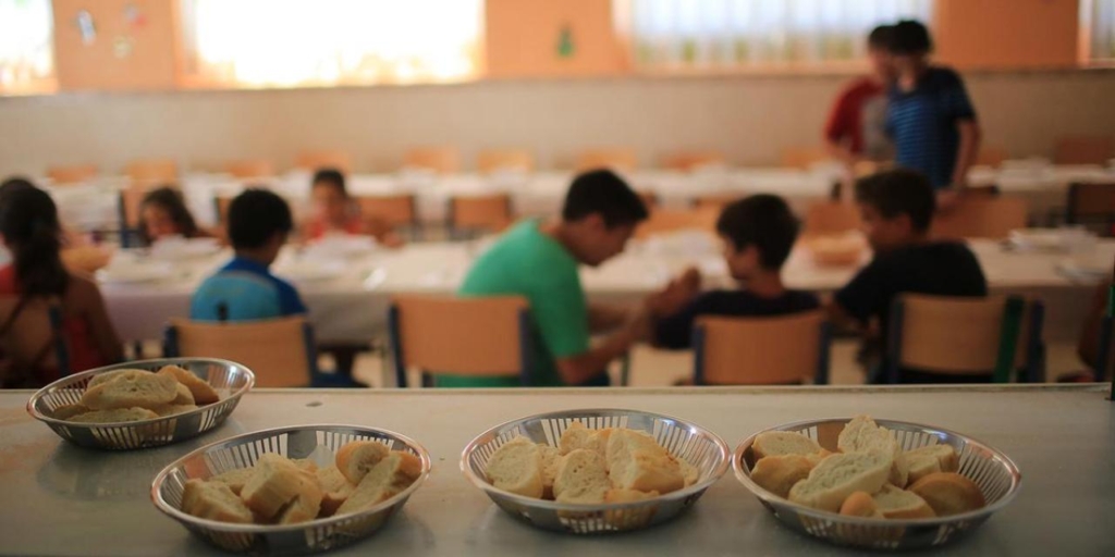 الأسر المغربية بين إعداد الوجبات منزليا ومخاوف جودة مطاعم المدارس