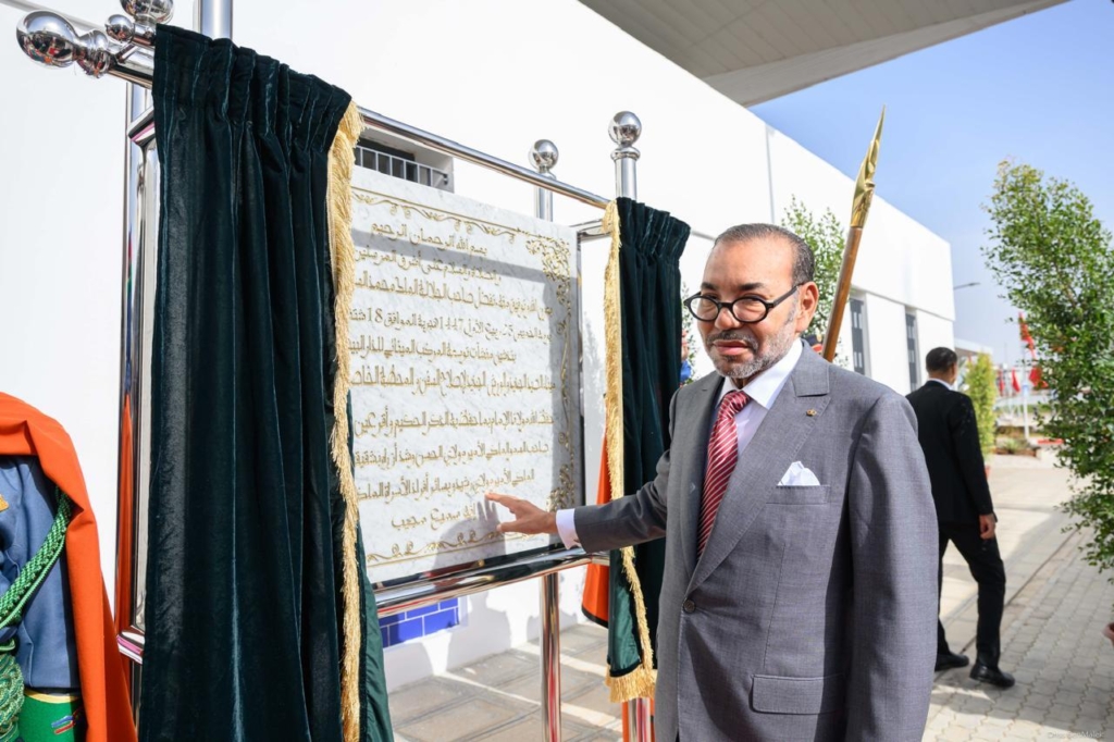 الملك يدشن ويزور عددا من المشاريع الكبرى بميناء الدار البيضاء
