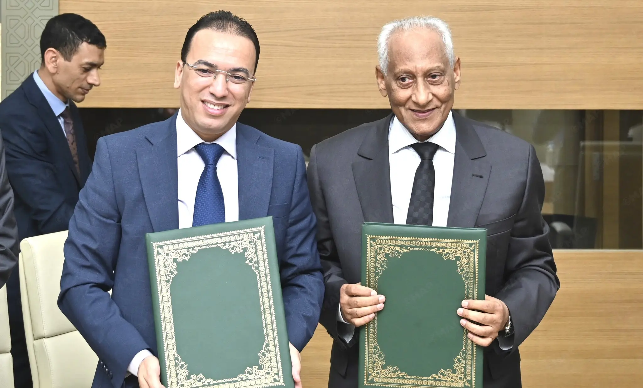 توقيع اتفاقيتين لتكوين السجناء بالحرف التقليدية وتنزيل العقوبات البديلة