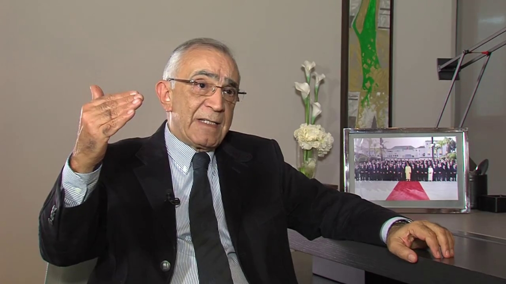 تتويج عمر عزيمان بجائزة “ذاكرة من أجل الديمقراطية والسلم”