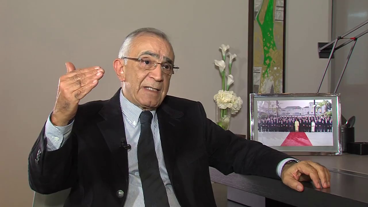 تتويج عمر عزيمان بجائزة “ذاكرة من أجل الديمقراطية والسلم”
