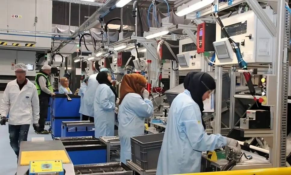 مركز يستعجل مراجعة مدونة الشغل ويدعو لاعتماد 4 أيام عمل في الأسبوع