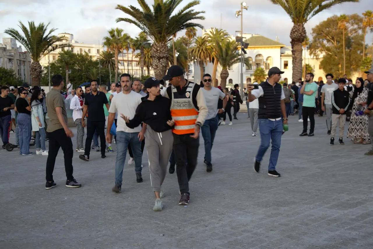 تجدد الوقفات الاحتجاجية بعدد من المدن والأمن يتدخل لتفريق واعتقال متظاهرين