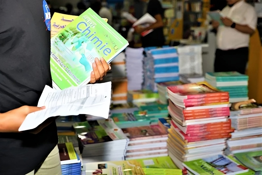 الكتبيون يشكون نُدرَة كتب “الريادة” ومطالب بإلزام الناشرين بتسريع توزيعها