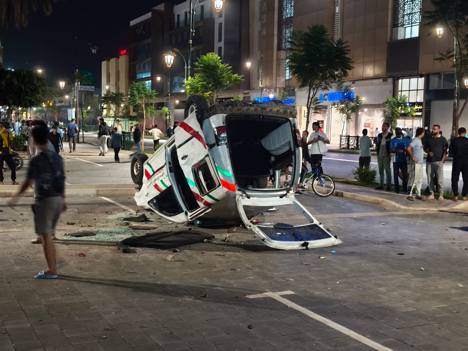 أعمال عنف وتخريب ورشق للأمن وحـرق للممتلكات ترافق مسيرات “جيل Z” بإنزكان ووجدة