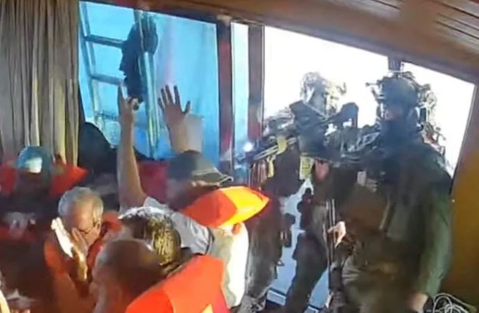 منظمون: إسرائيل تعترض 14 قاربا من أسطول الصمود وسط انتقادات دولية