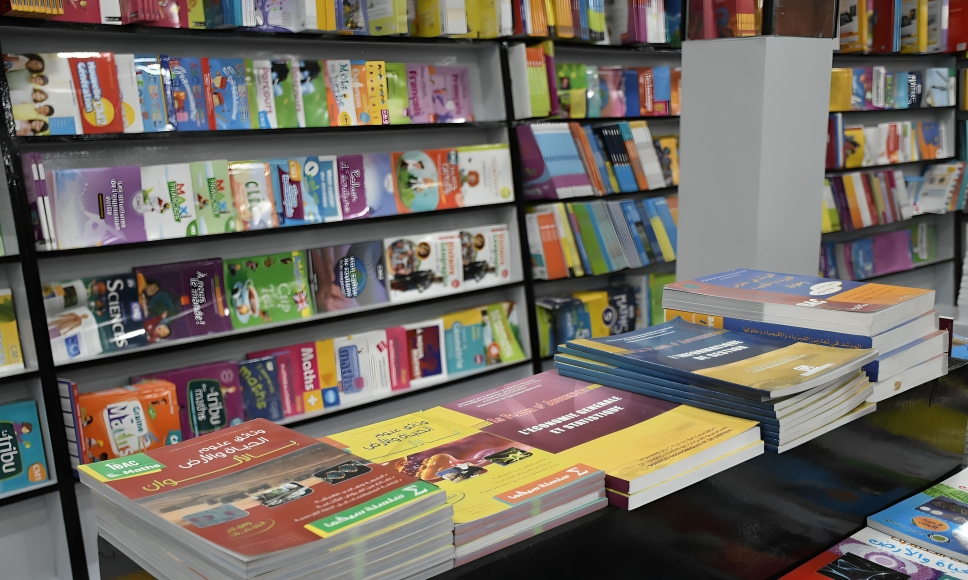 المعتصم: بيع الكتب بالمدارس الخاصة غير قانوني و”شناقة” أوصلوا الأسعار لـ500 درهم