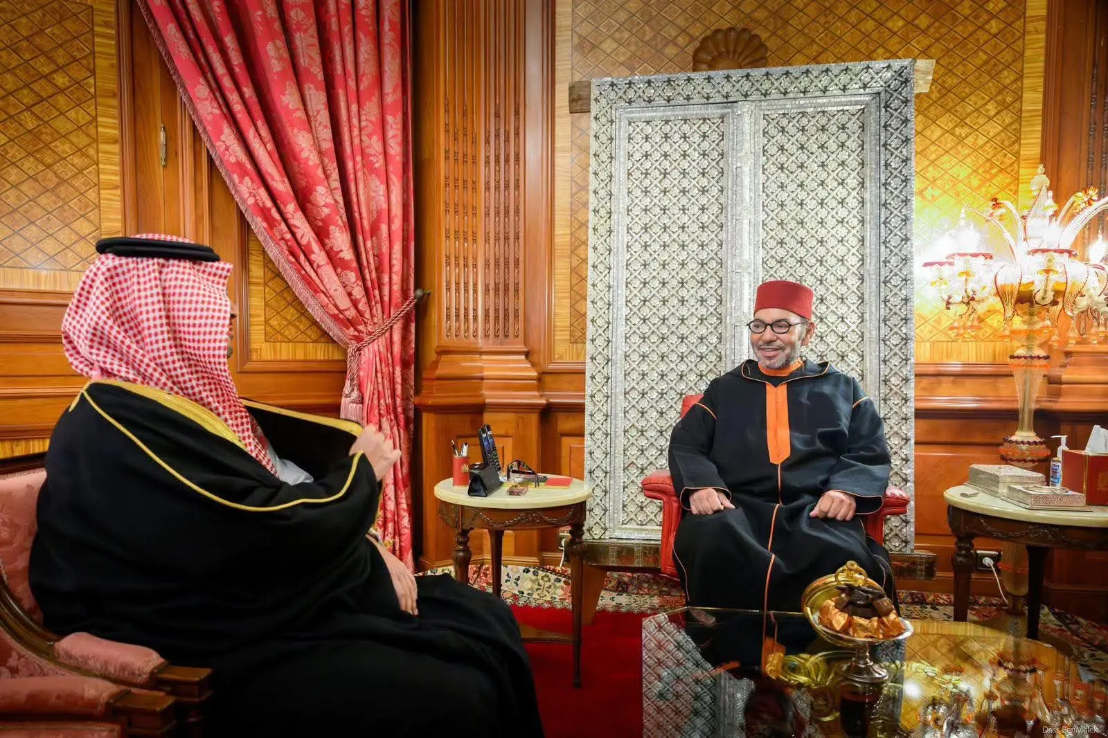 الملك يستقبل مبعوثا من خادم الحرمين الشريفين ومن ولي عهد السعودية
