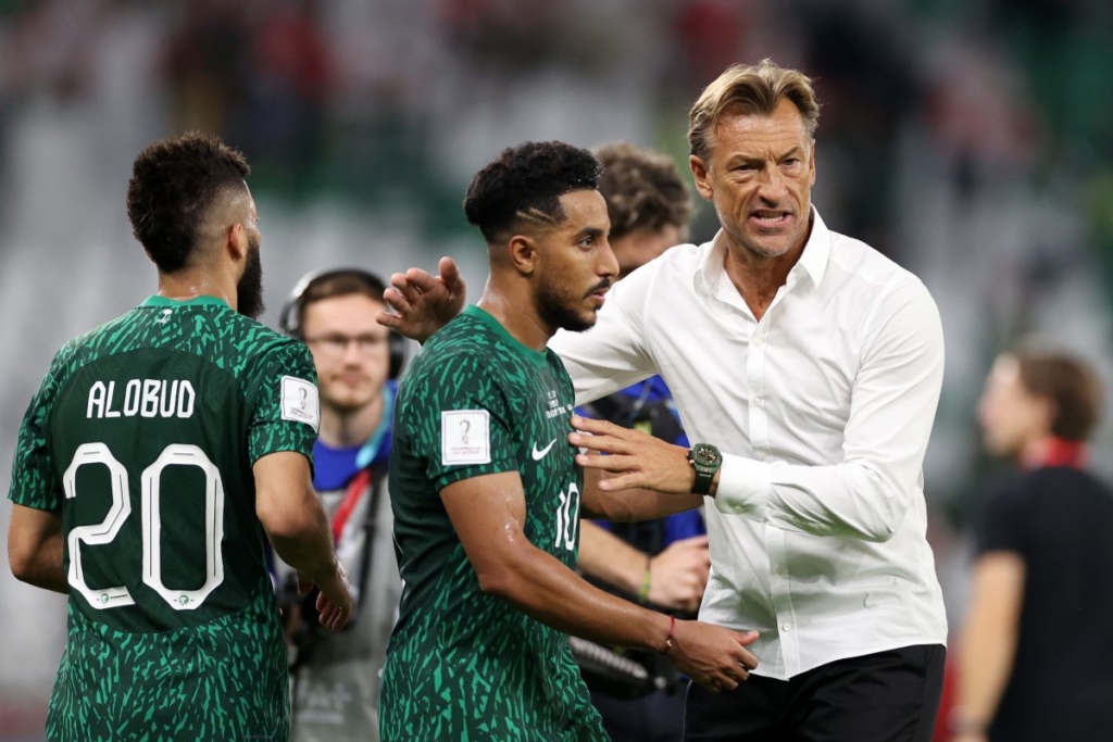 رونار يحذر لاعبي المنتخب السعودي من الغرور