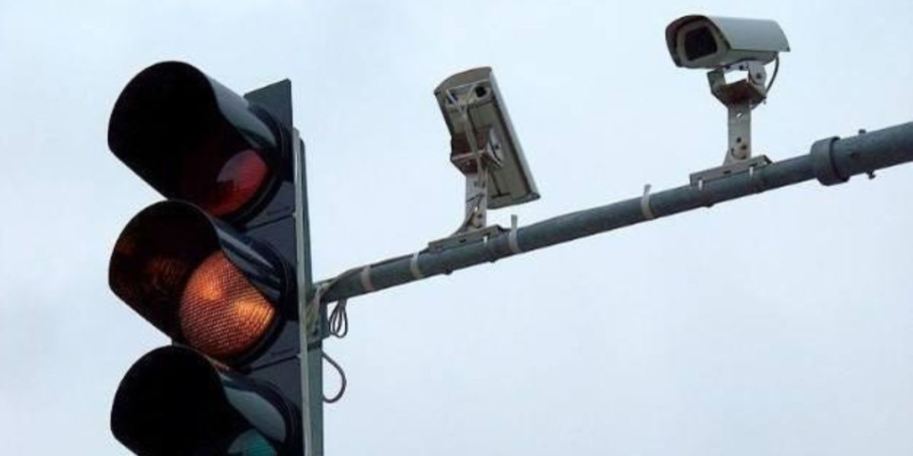 المحاكم تعتمد كاميرات الإشارات الضوئية لتحديد ملابسات حوادث السير