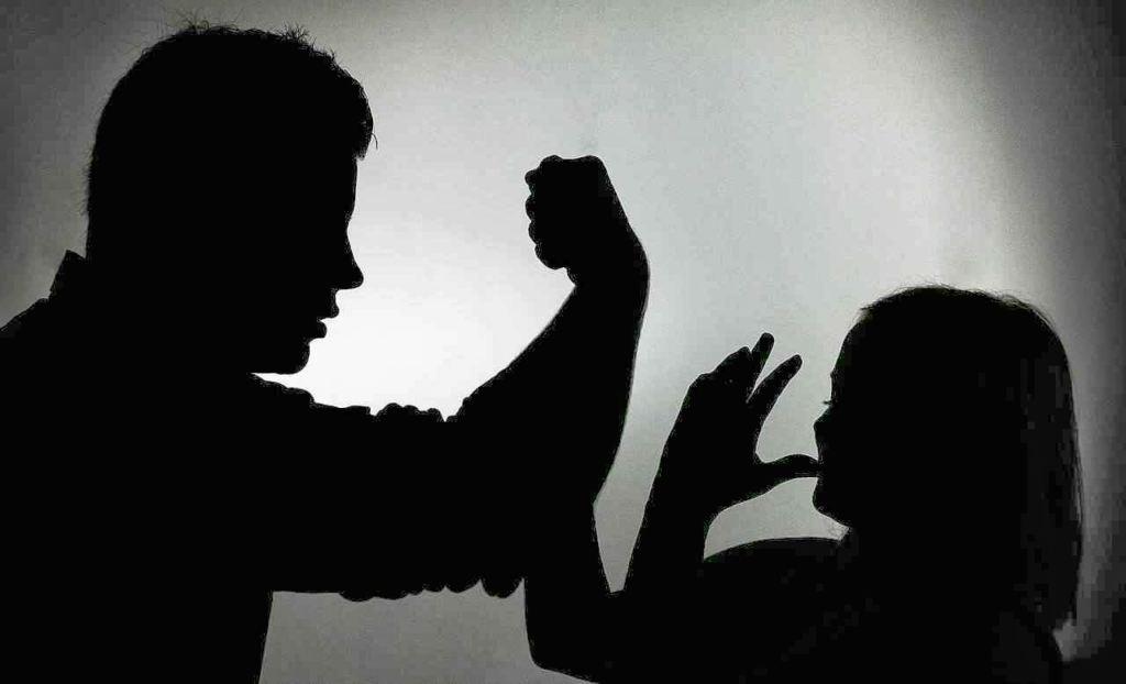 الفريق الحركي يقترح استثناء جرائم تعنيف المرأة من العقوبات البديلة