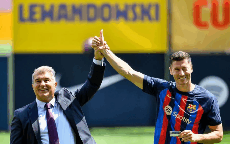 برشلونة غاضب من ليفاندوفسكي