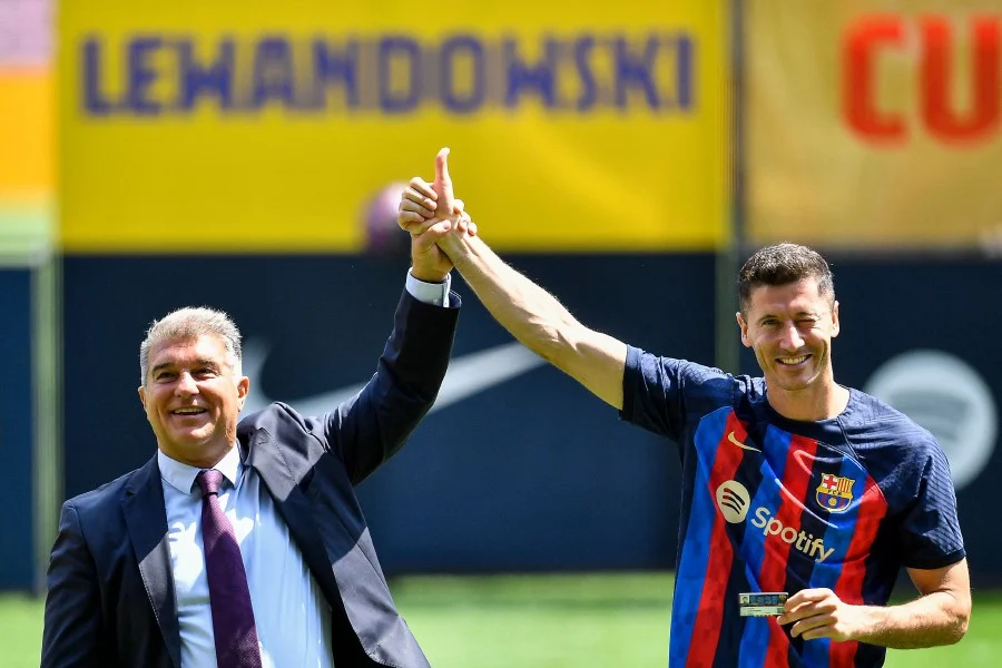 برشلونة غاضب من ليفاندوفسكي