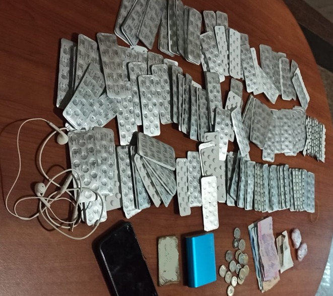 أمن طنجة يوقف حاملاً لـ3060 قرص مهلوس