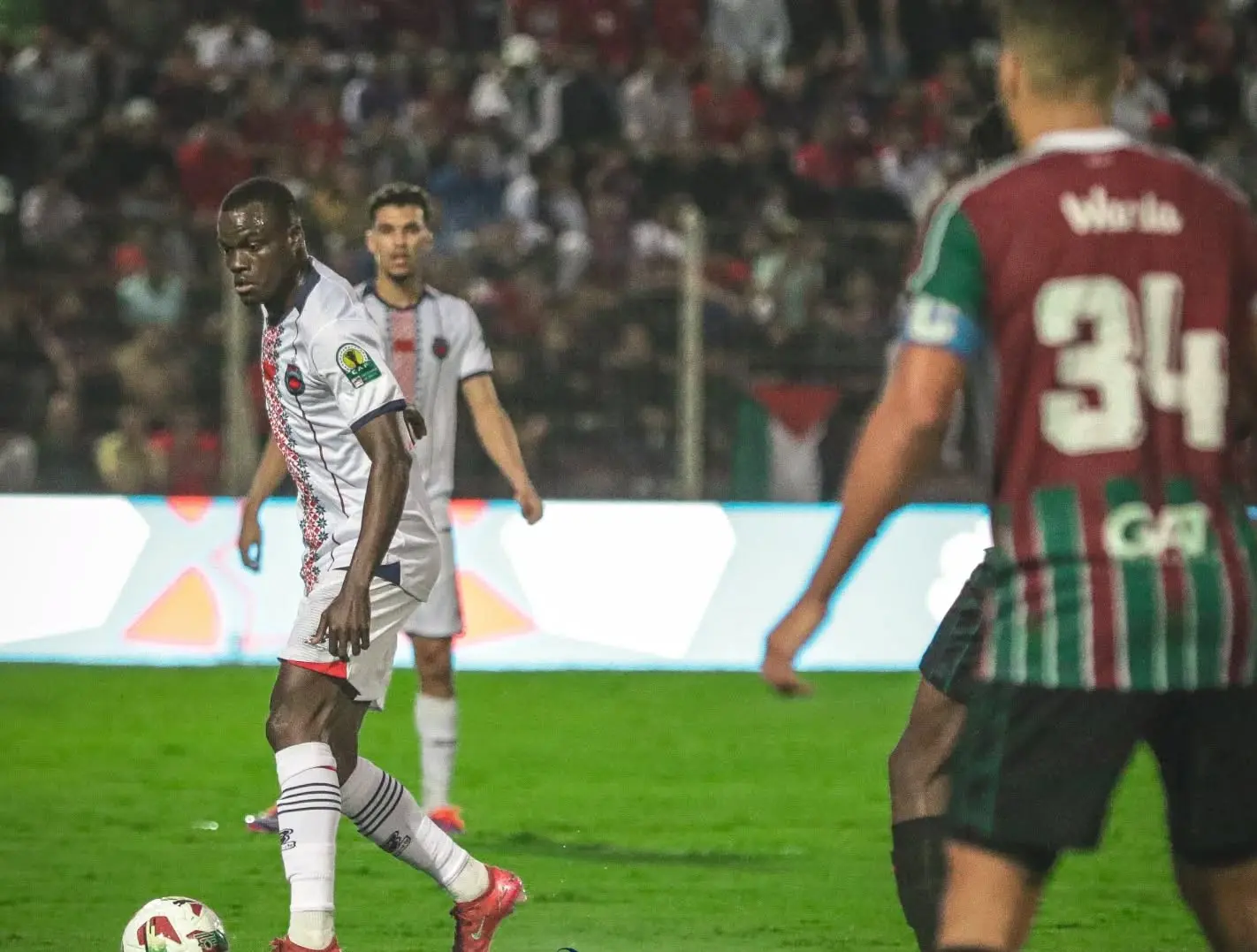 أولمبيك آسفي يضع قدما في دور مجموعات كأس الكاف