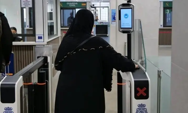مراقبة البصمات ولوحات السيارات.. سبتة تستعد لتفعيل الحدود الذكية