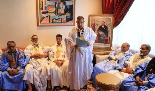 شيوخ وأعيان جهة الداخلة يثمنون الدبلوماسية المتبصرة للملك