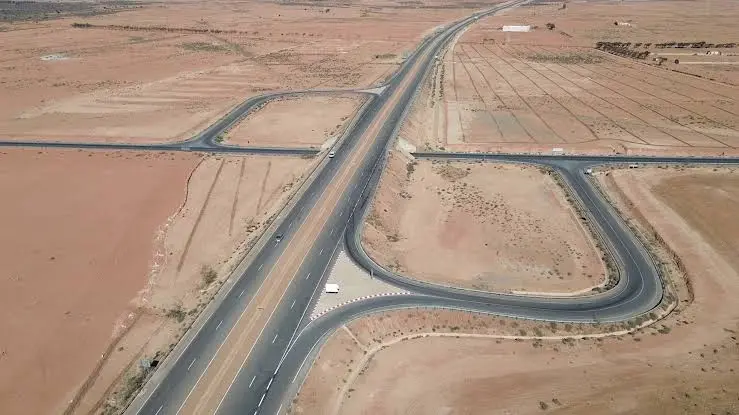 الطريق السريع تيزنيت – الداخلة يربط المغرب بعمقه الإفريقي ويعزز التجارة