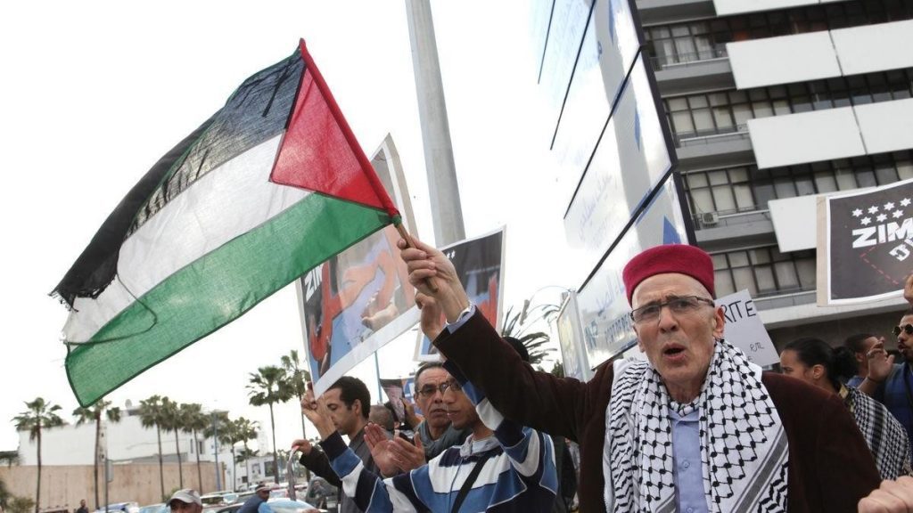 سيون أسيدون.. يهودي مغربي صدح “كلنا فلسطينيون” في وجه الاحتلال