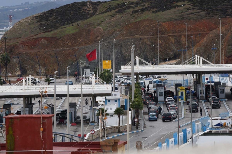 المغرب يبدأ تهيئة معبر باب سبتة وتحويل المسارات يُهدِّد باختناقات حادة المغرب يبدأ تهيئة معبر باب سبتة وتحويل المسارات يُهدِّد باختناقات حادة