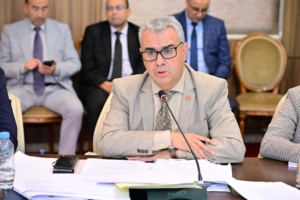 مطالب بإحداث مكاتب لتصحيح الإمضاءات داخل المطارات