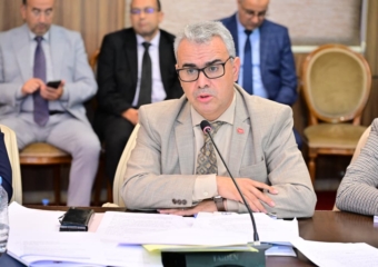 مطالب بإحداث مكاتب لتصحيح الإمضاءات داخل المطارات