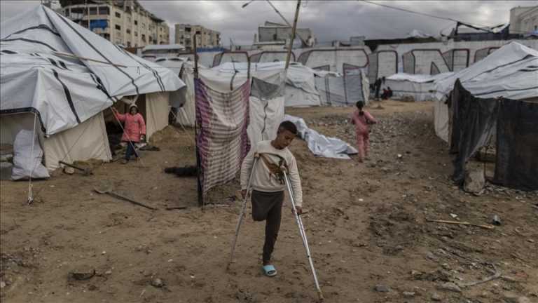 غزة 28 حين يمشي الألم على ساقٍ صناعية.. حكايات غزّيين ينتزعون حياتهم من بين الركام