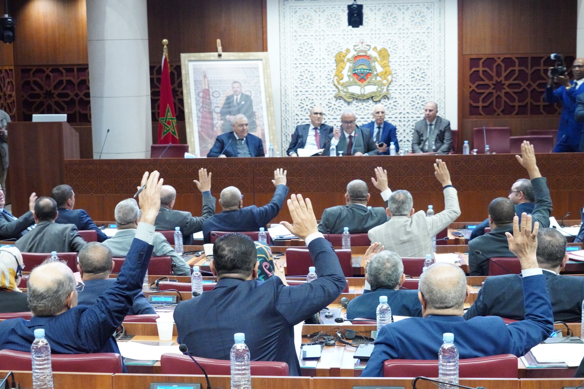 “لجنة الداخلية” تصادق بالأغلبية على مشروع القانون التنظيمي لمجلس النواب